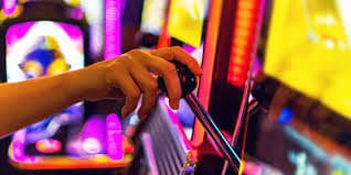 Bàn baccarat live casino tại sảnh game svv388 với dealer người thật